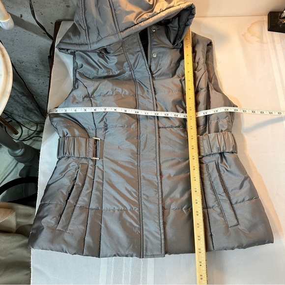 Womens Puffer Vest size Medium grey Sleeveless Hooded Fitted Zip Snap Outerwear - Picture 7 of 9